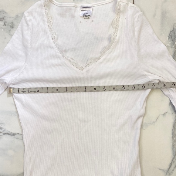 White V-neck Top Size:  Large - Picture 7 of 8